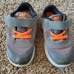 NIKE Free Boys' Size 10 Shoes